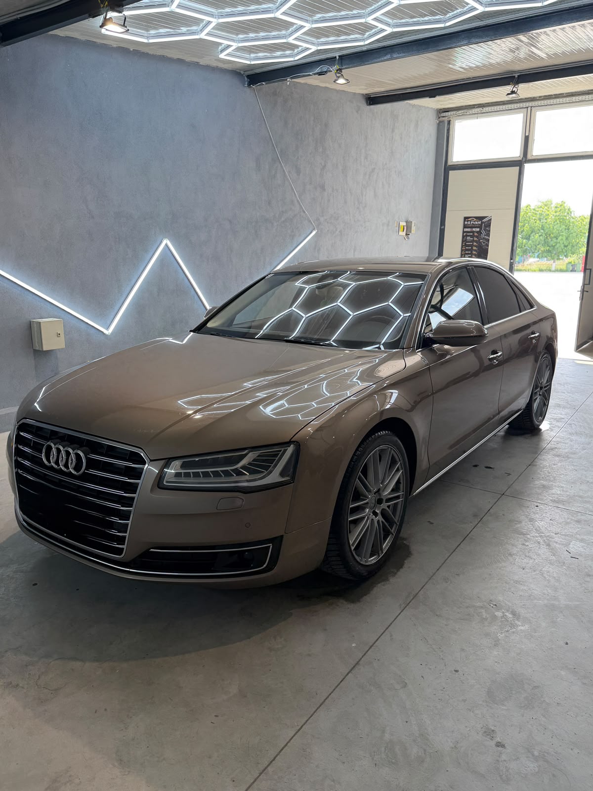 Audi A8 4.2 TDI V8 — imagine 2